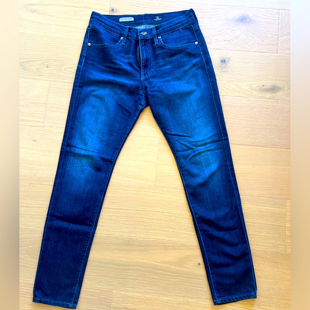 Stunning fit AG classic Farrah High Rise skinny jeans!